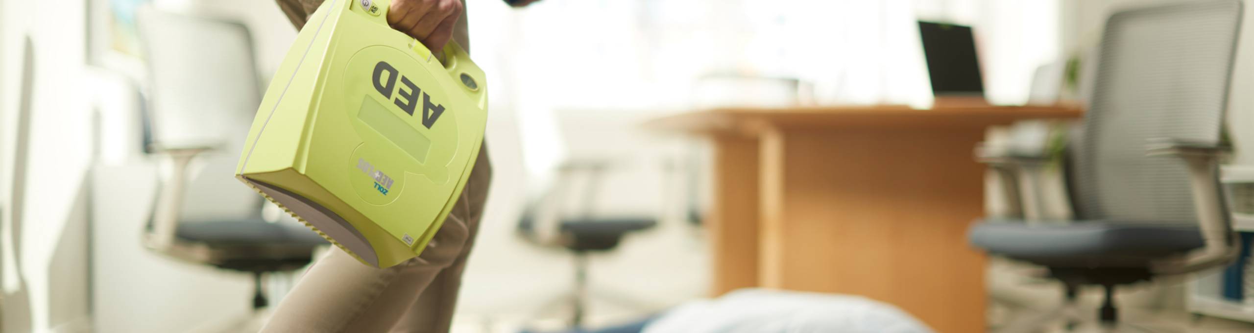 aed plus 1 Sicheres Herz - ZOLL - AED - Defibrillator