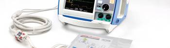 r_series_cpr.jpg ( © ZOLL R-Series - leitlinienkoforme Reanimation)